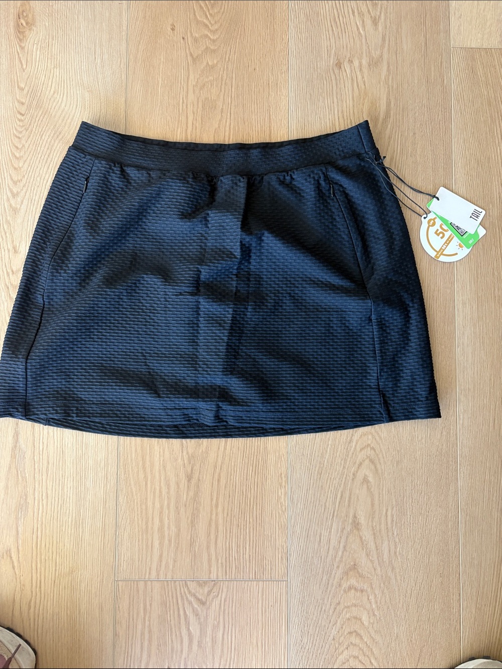 Tail Activewear Black Textured Women's golf Skirt Size large NWT